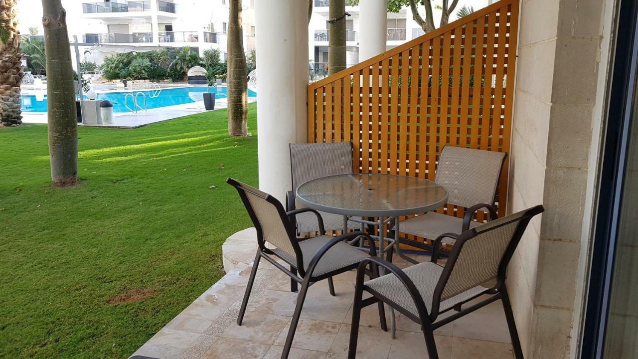 Апартаменты דירת גן פונה לבריכה - Pool Garden View Эйлат Экстерьер фото